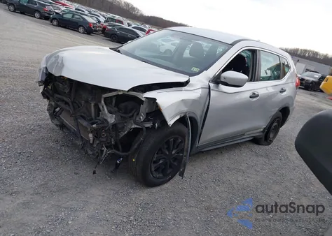 2017 Nissan Rogue S z USA, uszkodzony, nr VIN KNMAT2MVXHP521582